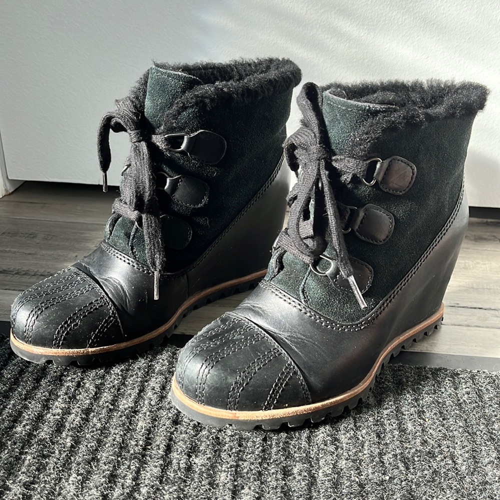 Ugg wedge booties Alasdair fur lined- size 7